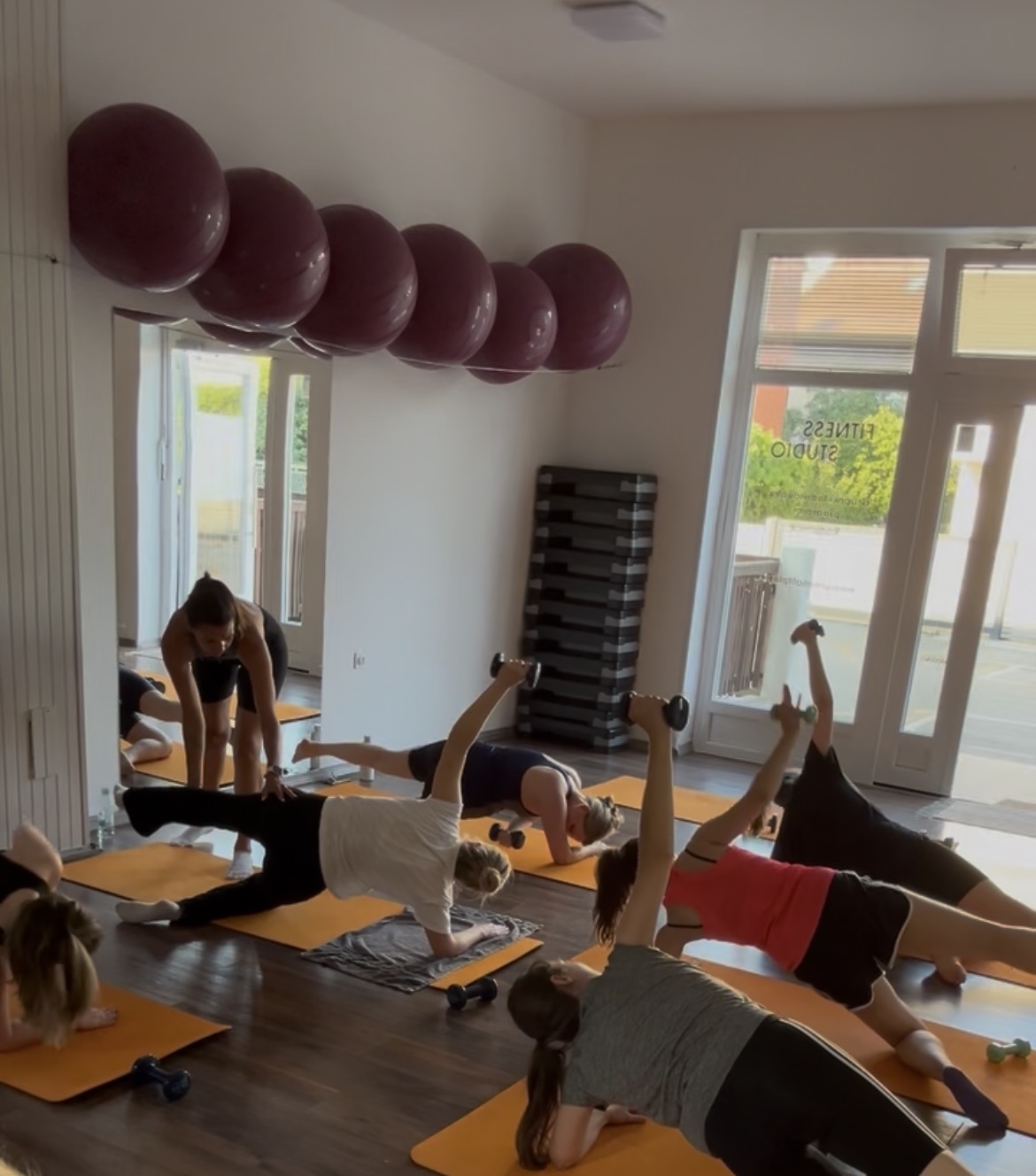 Žene u studiju SIMBA Body tijekom grupnog treninga
